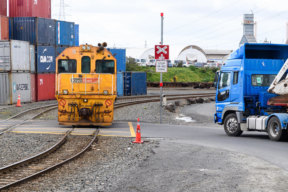 Truckies voice safety concerns at level crossings